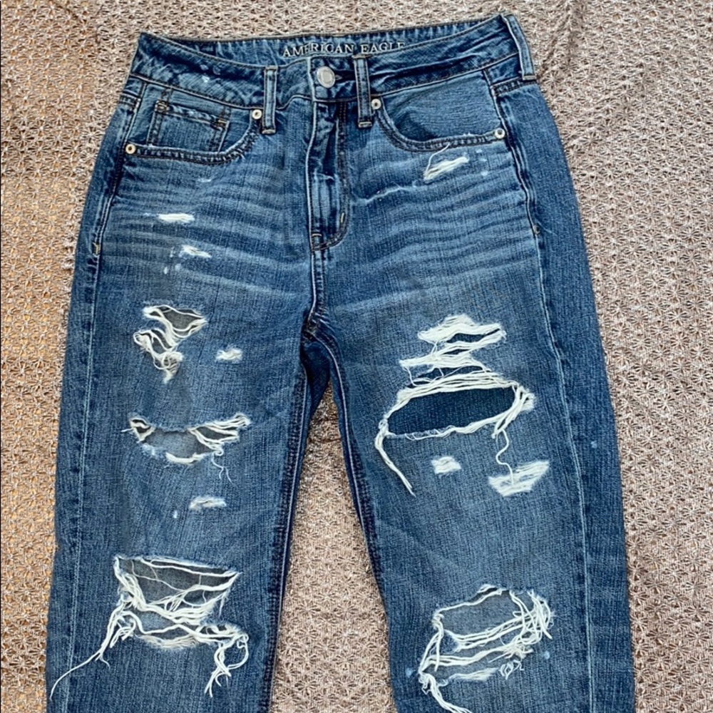 DISTRESSED BOYFRIEND JEANS